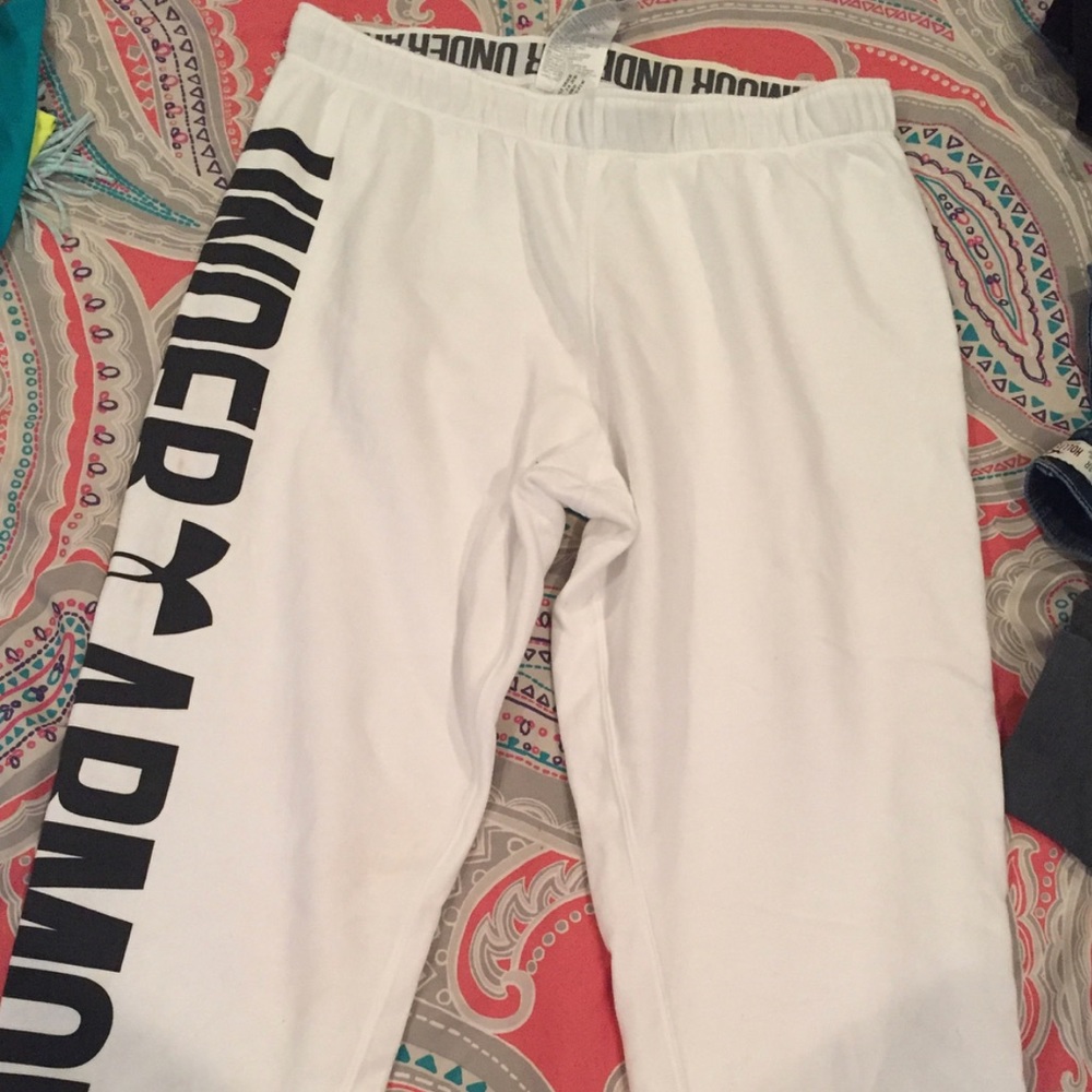NWOT Under Armour White Cropped Sweatpants